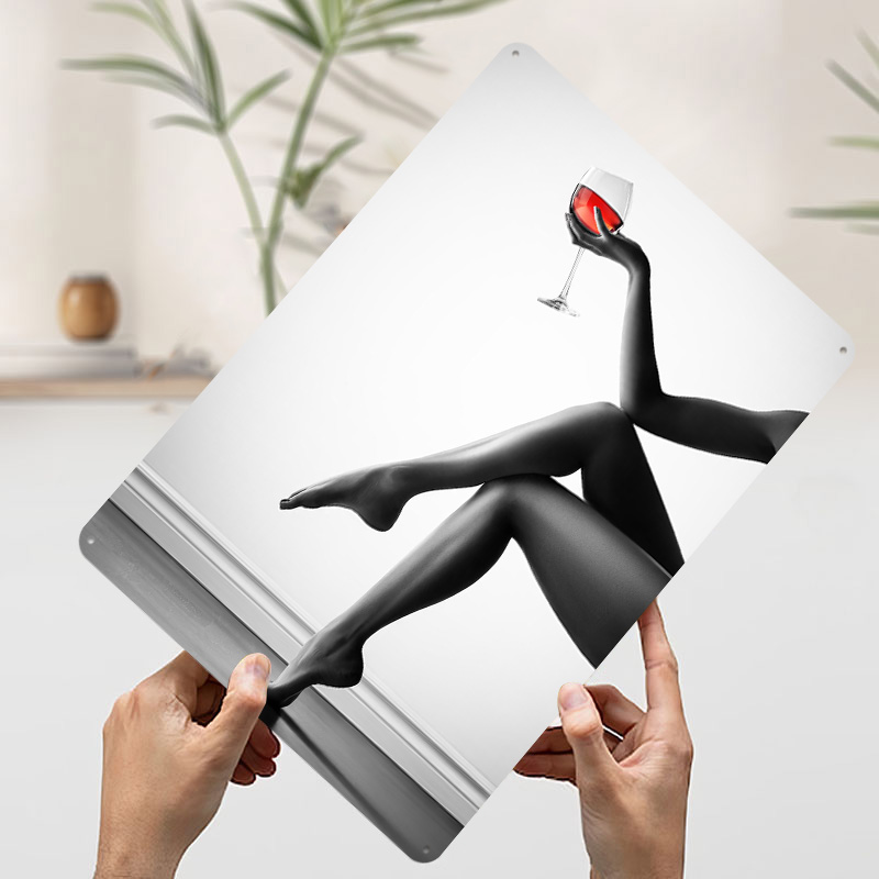 Pôster de Lata com Mulher Eleg - Women Accessories Poster avaliação e preço