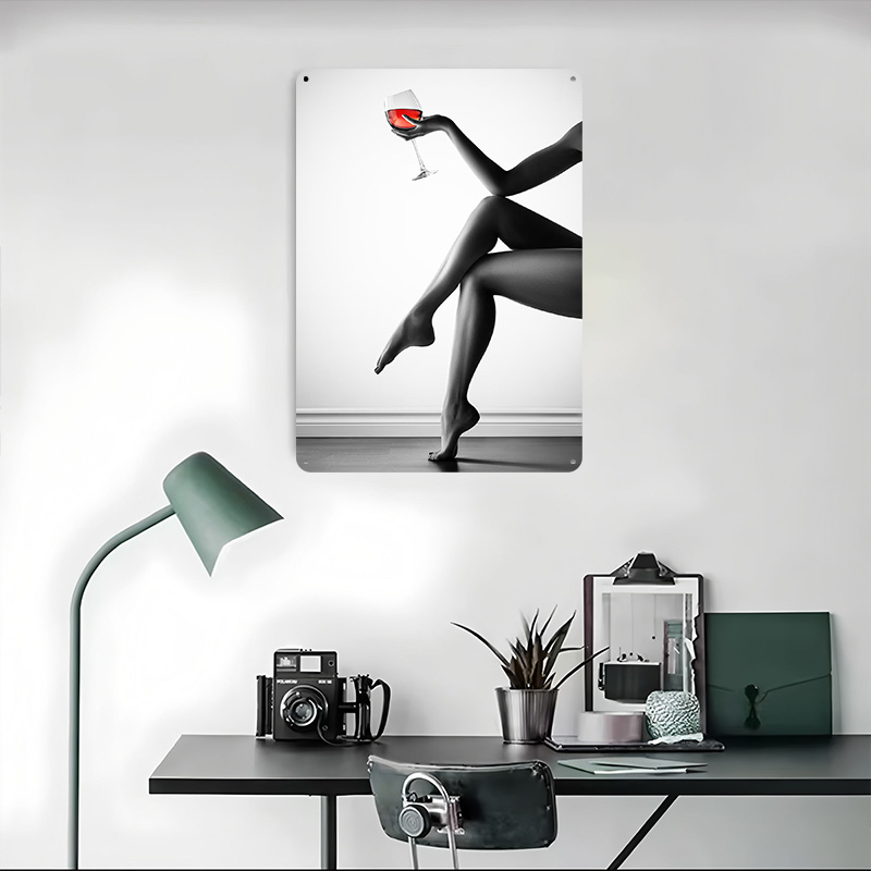 Pôster de Lata com Mulher Eleg - Women Accessories Poster avaliação e preço